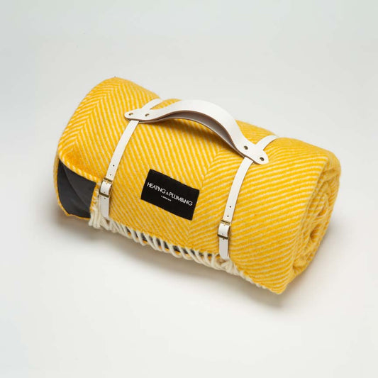 Yellow picnic blanket in pure new wool with a white strap and a waterproof backing