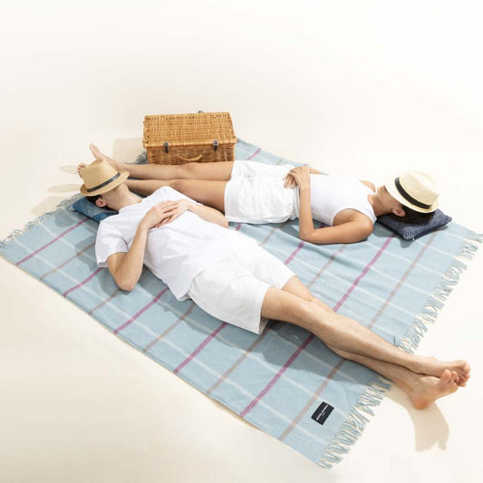 How to Choose a Sand-Resistant Blanket for Beach Picnics