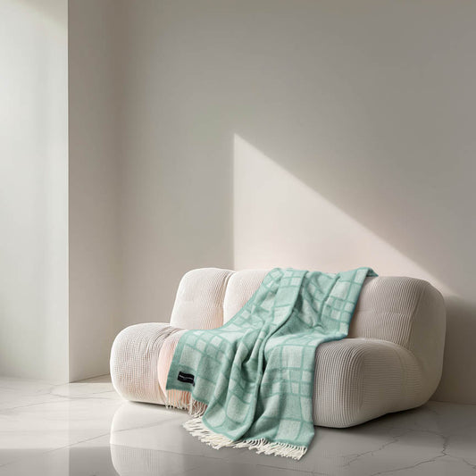 Decorative Throw Blankets: How to Choose, Style, and Care for the Perfect Throw
