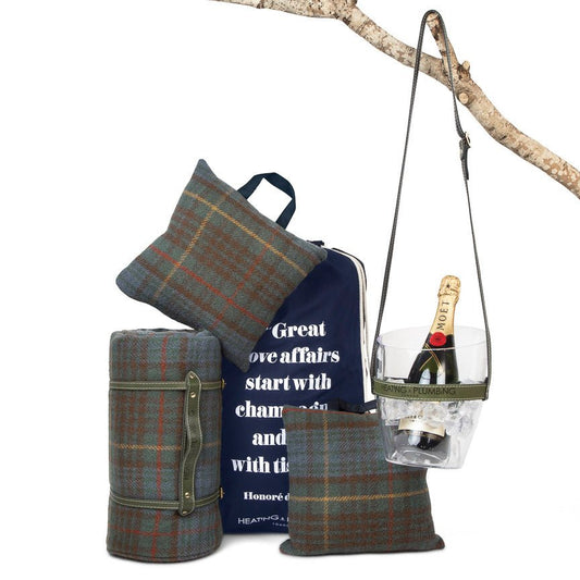 The Heating & Plumbing London Ultimate Picnic Toolkit - Classic Hunting Lodge - Heating & Plumbing London - Picnic Blanket 864